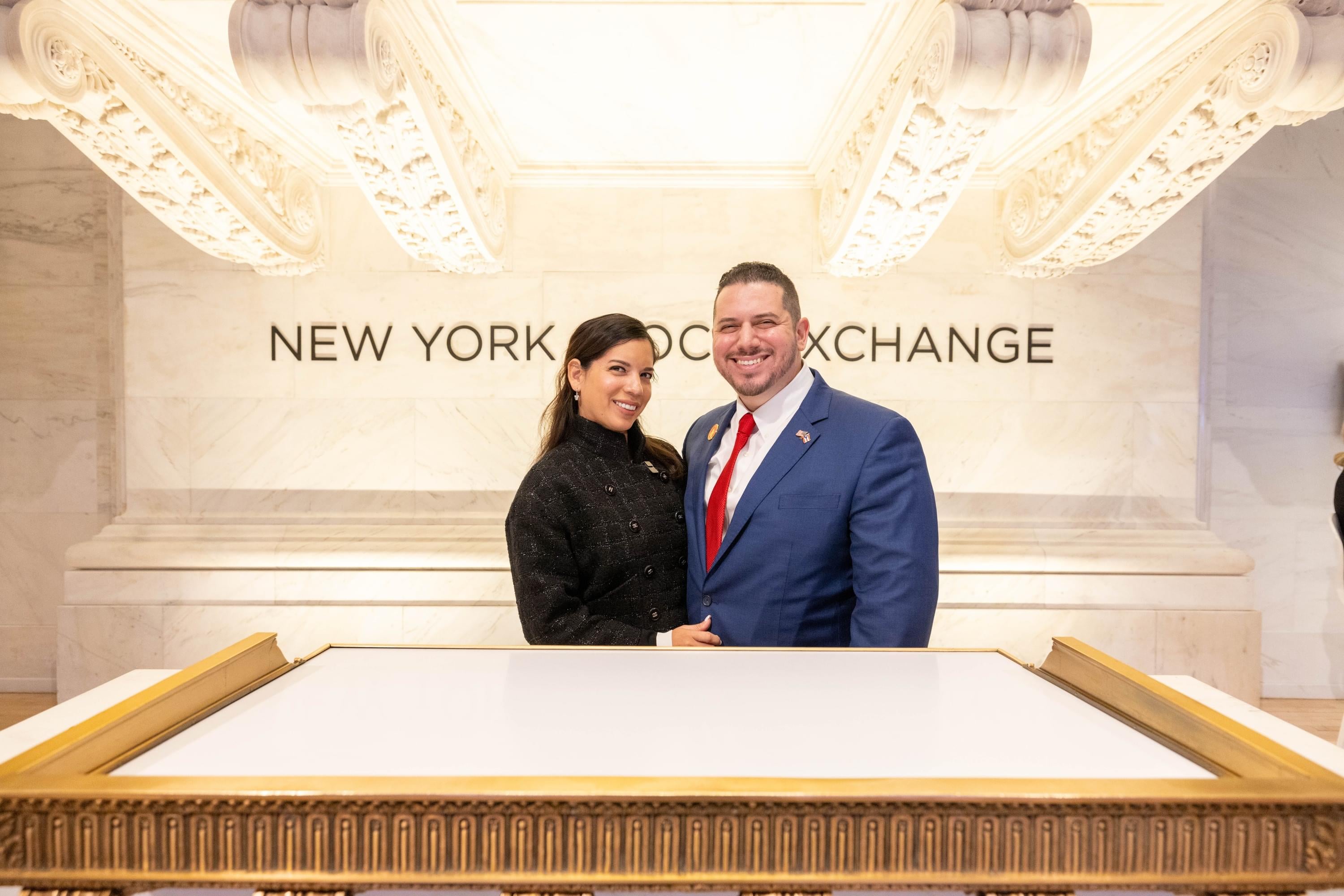 Fundadores de Latino Wall Street en la Bolsa de Nueva York